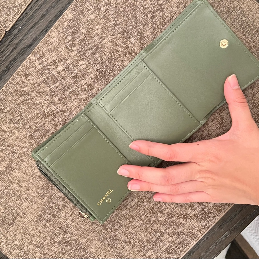 CHANEL Olive Quilted Card Holder - Picture 12 of 14